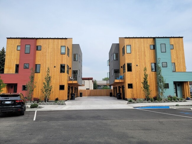 Photo - 109 Spruce St