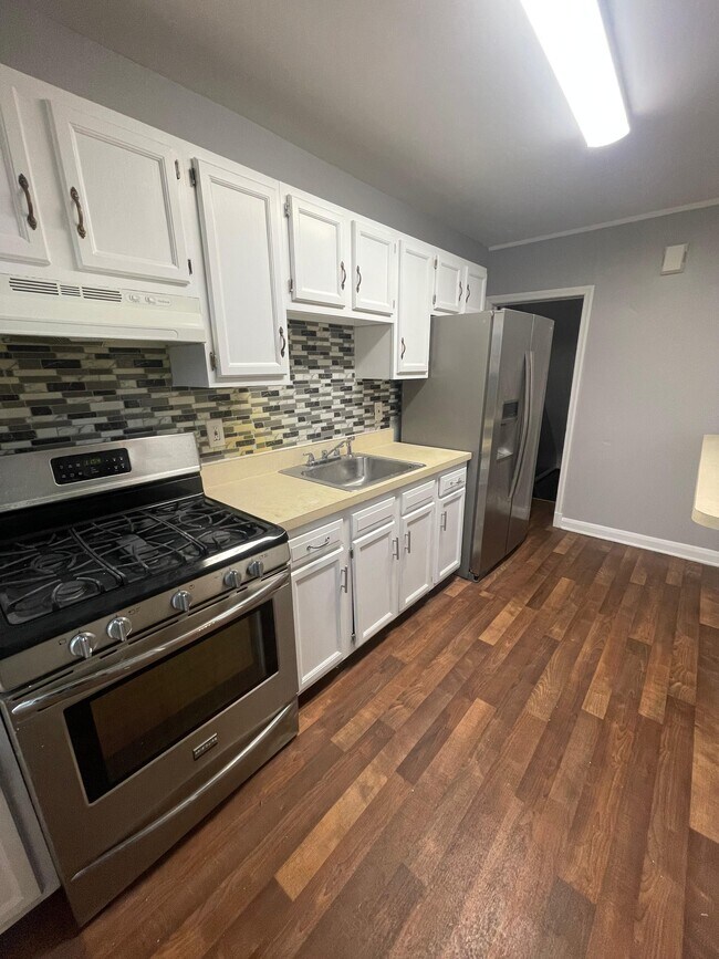 Photo - 4919 Schaub Ave