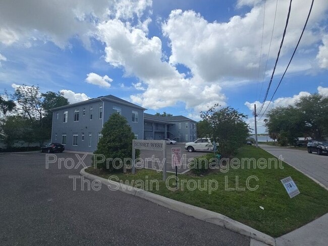 Building Photo - 750 Ave C SW Unit 103