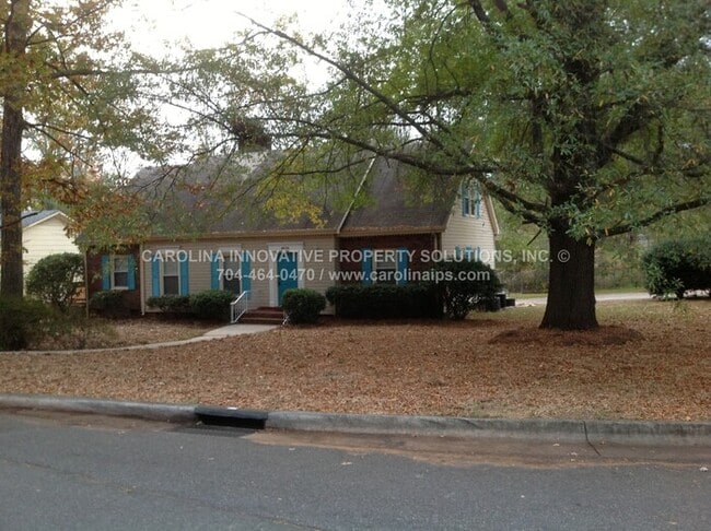 Building Photo - 4535 Dawnwood Dr