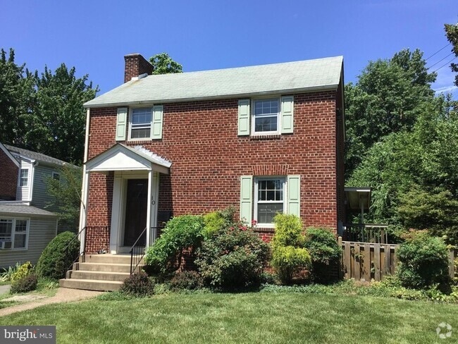 Building Photo - 110 S Woodrow St Rental