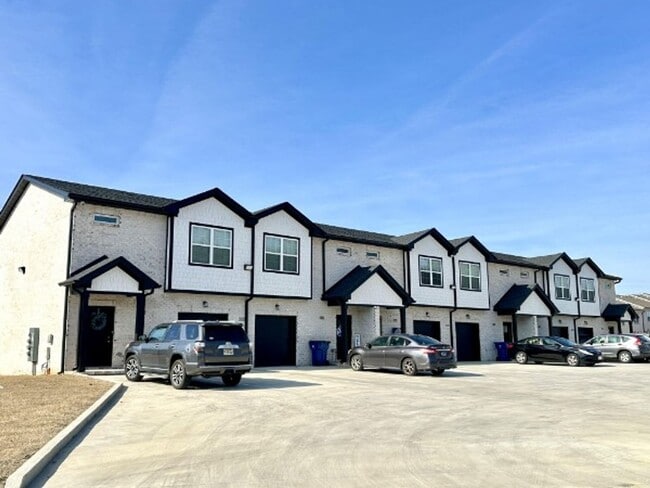 Building Photo - 1172 Meadowhill Ln Unit B Rental