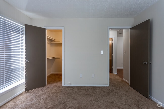 1BR, 1BA - 786 SF