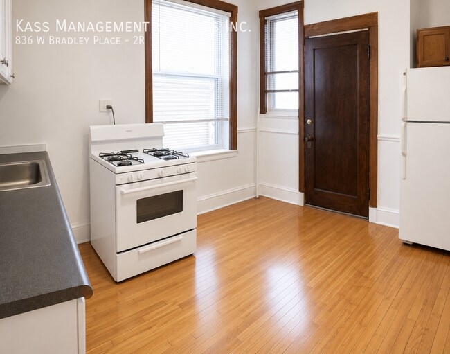 Photo - 836 W Bradley Pl Unit 2R