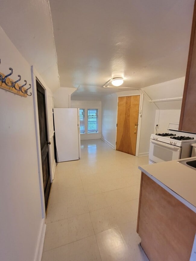 Building Photo - 620-22 Fellows Ave Unit Apt 3