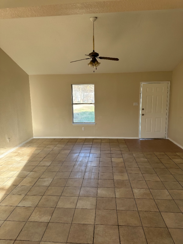 Photo - 897 Petit Rd