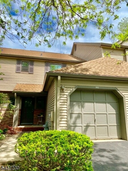 Photo - 302 Marten Rd
