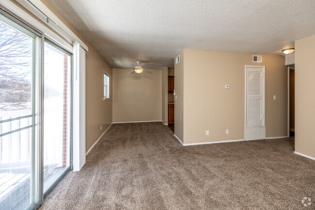 2BR, 1BA - 954 SF