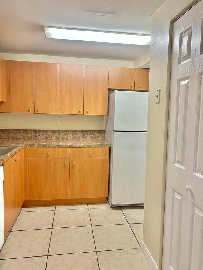 Photo - 405 Executive Center Dr Unit 208