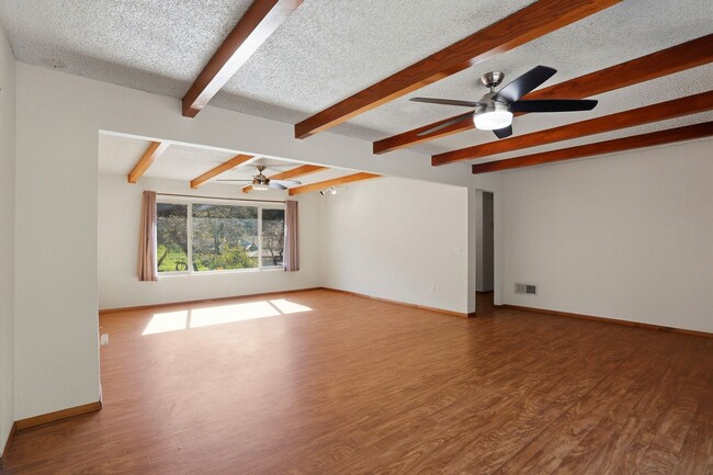 Photo - Country property close to town!