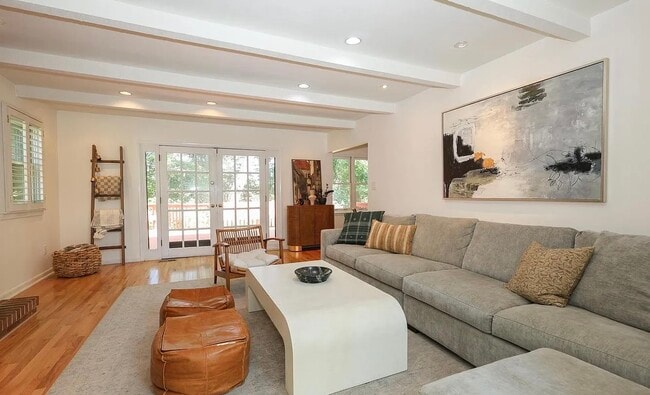 Family room - 206 Drakes Drum Dr