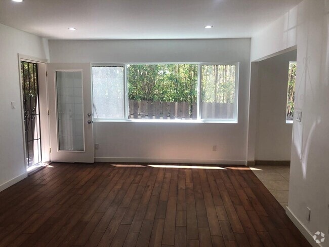 Building Photo - 955 Hyperion Ave Rental