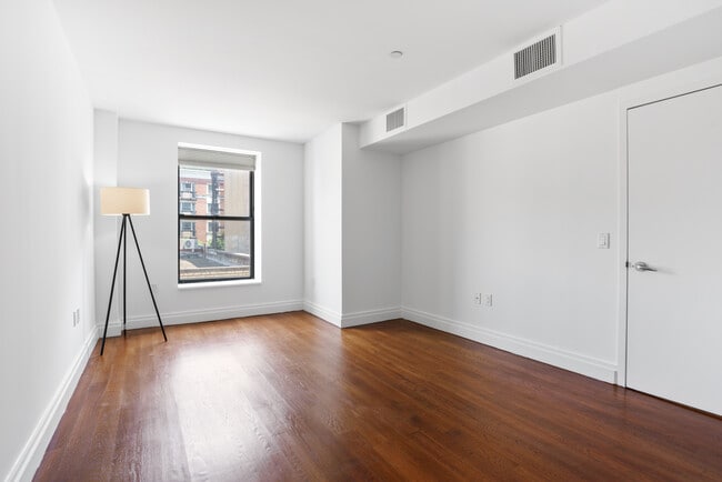 Photo - 257 W 117th St