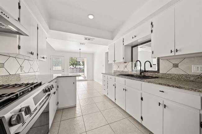 Photo - 1813 Parker Ln