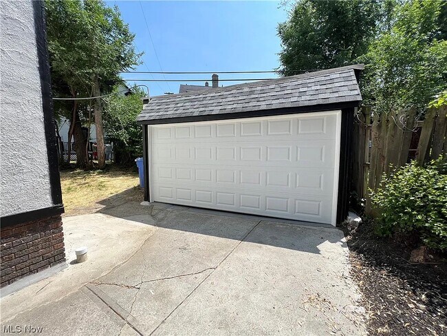 Photo - 9605 Clifton Blvd Unidad 1