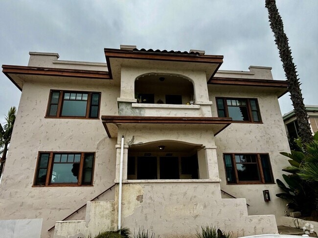 Building Photo - Large 1 bedroom 1 bath located in Golden Hill Unit 2402 A Street Rental