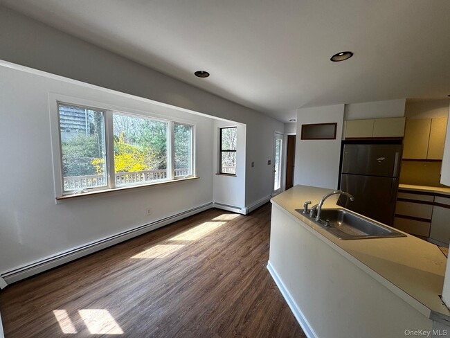 Photo - 2581 Roanoke Ave