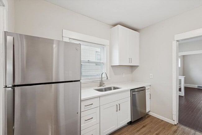 Photo - 2302 Saratoga Ave