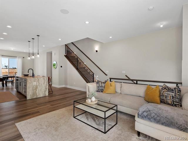 5194 Vivian St