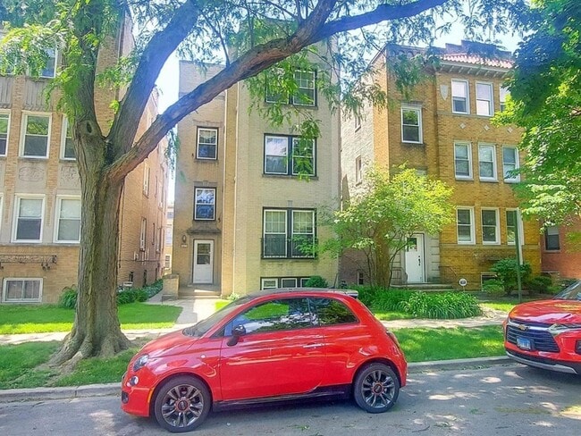 Photo - 4835 Lee St Unit 1