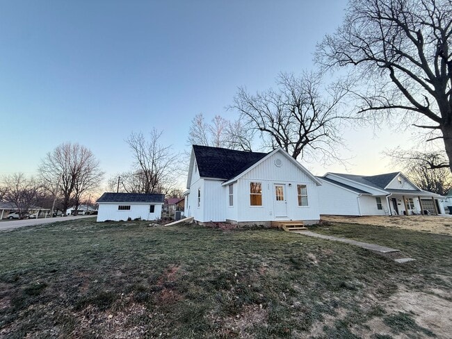 Photo - 4 Bed 2 Bath Aurora, MO