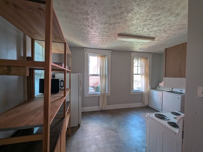 Building Photo - 802 Philadelphia St Unit 2