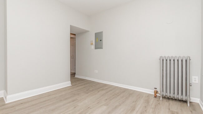 Photo - 2716 W Rosemont Ave Unidad 1