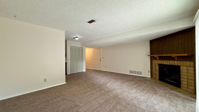 Move in ready unit on Holli Springs - Move in ready unit on Holli Springs Unidad B
