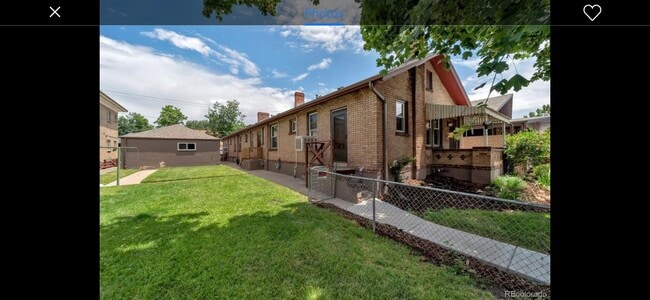 Shared side yard - 864 S Pearl St Unit 3