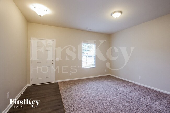 Photo - 8054 Hereford St