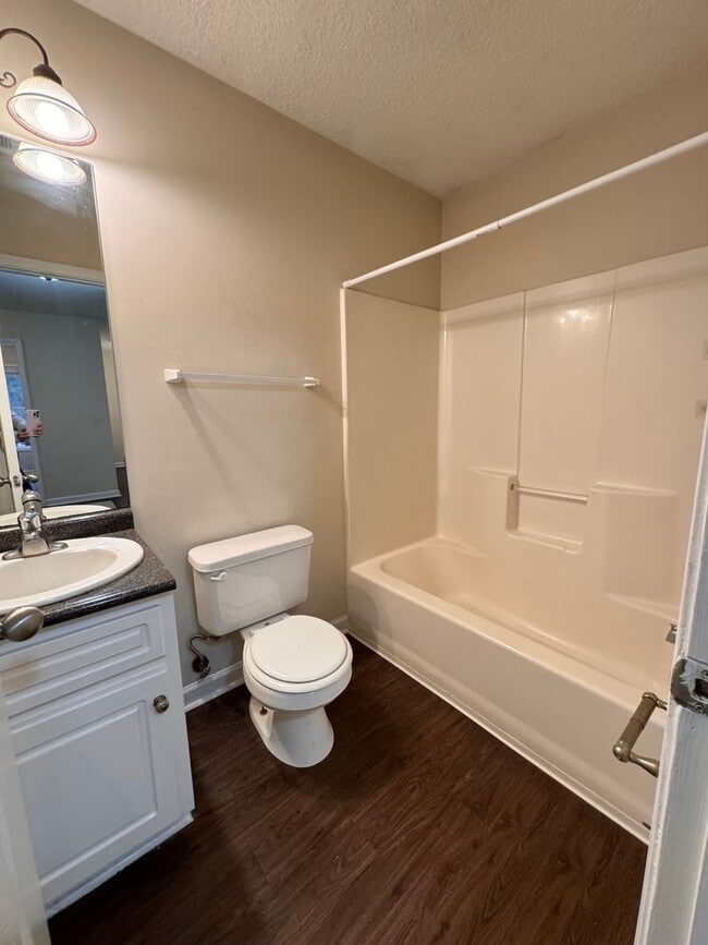 Photo - 101 Lindsay Ct Unit B