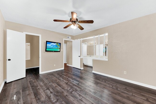 108 E Kingsbridge Dr