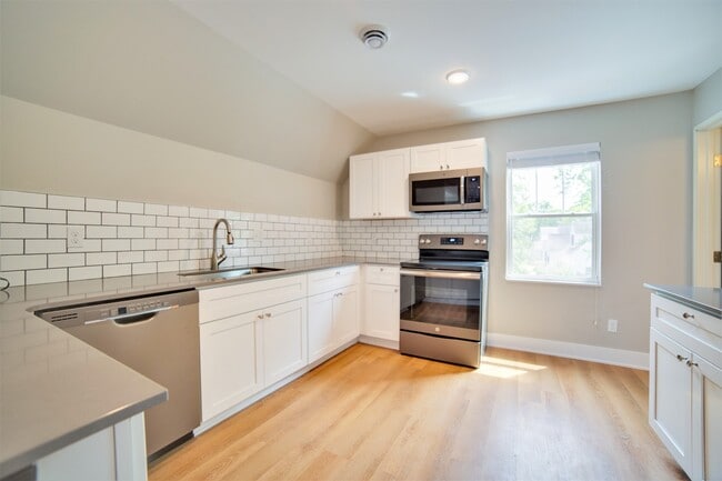 Photo - 3004 West St Unit 201