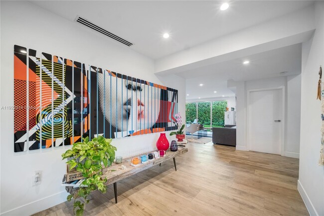 Photo - 79 Shore Dr W