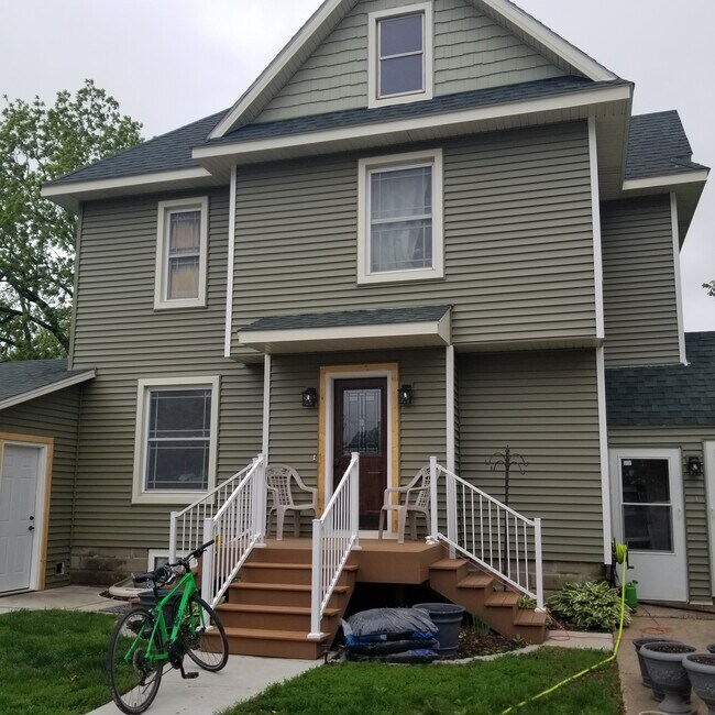 Photo - 1533 Elm St Unidad 1535 Elm St Grinnell