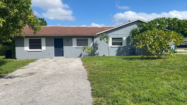 Building Photo - Beautifully Renovated 3/2 Villa in West Br...