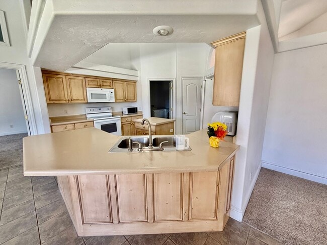 Photo - 4-BR Home in Shadow Mountain @ Green Valley