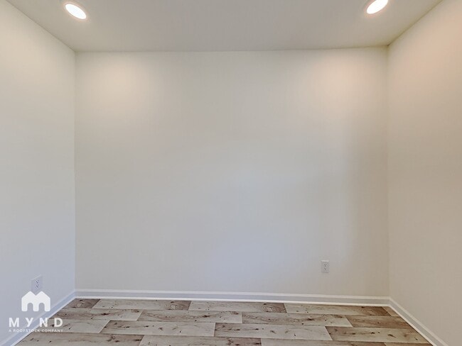 Photo - 354 Rayland St