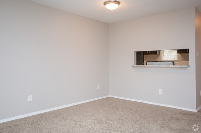 2 BR, 1 BA - 923 SF