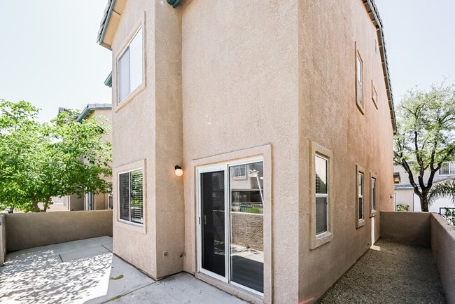 5594 Calais Ct