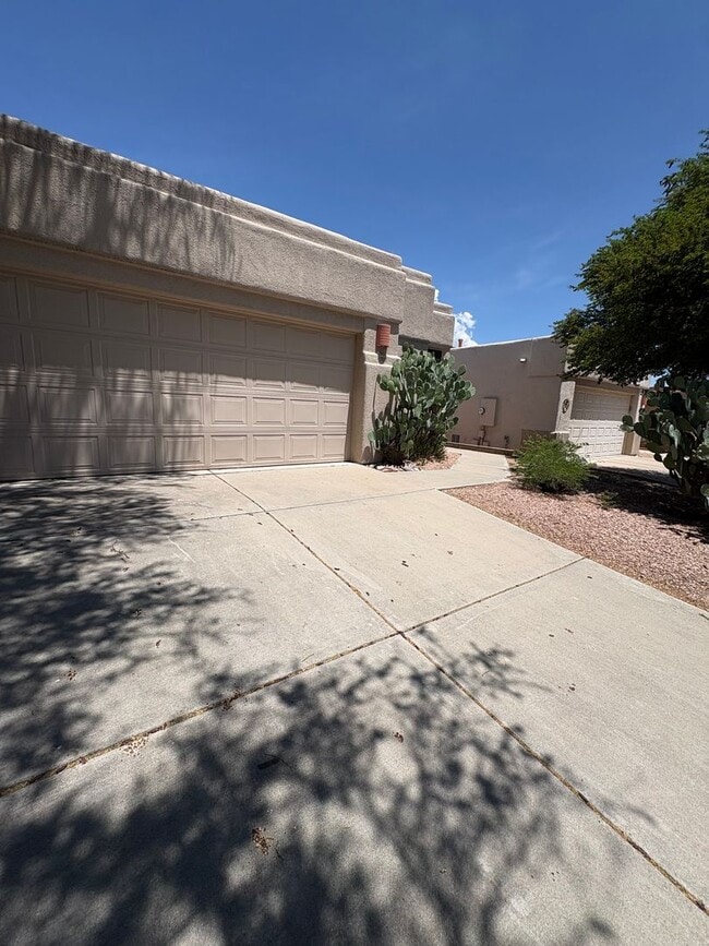 Photo - Well Maintained Home in East Side Gated Community- 3Bd-A/C-Community Pools !!
