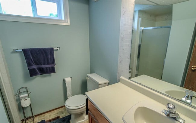 Photo - 4612-4645 45 Ave