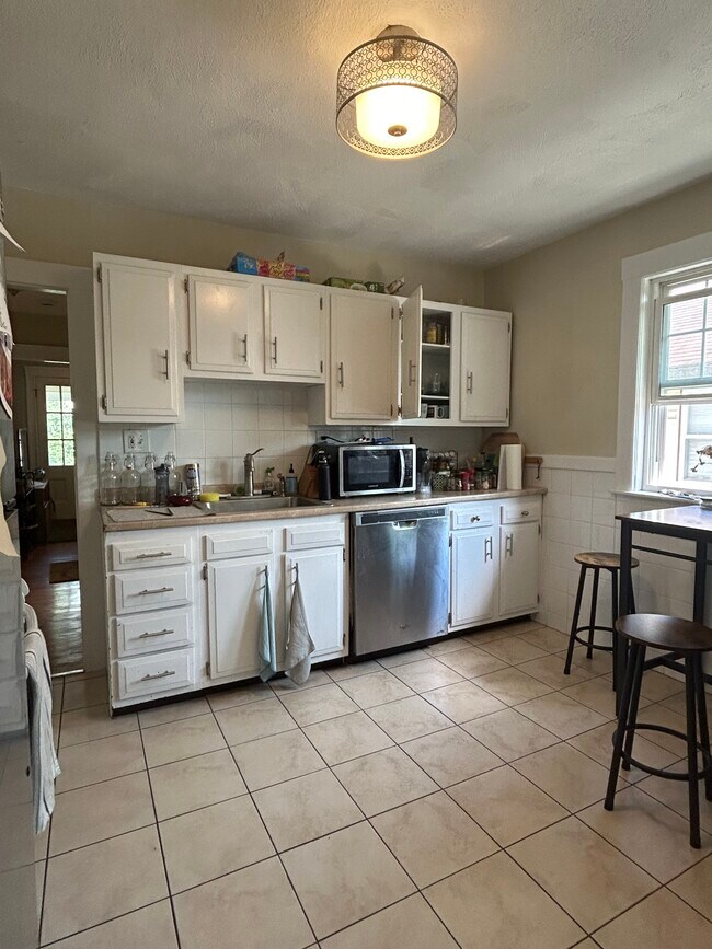 Photo - 60 Litchfield St Apartments Unit 2