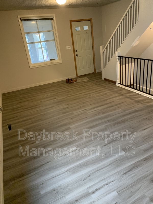 Photo - 1005 12th St N