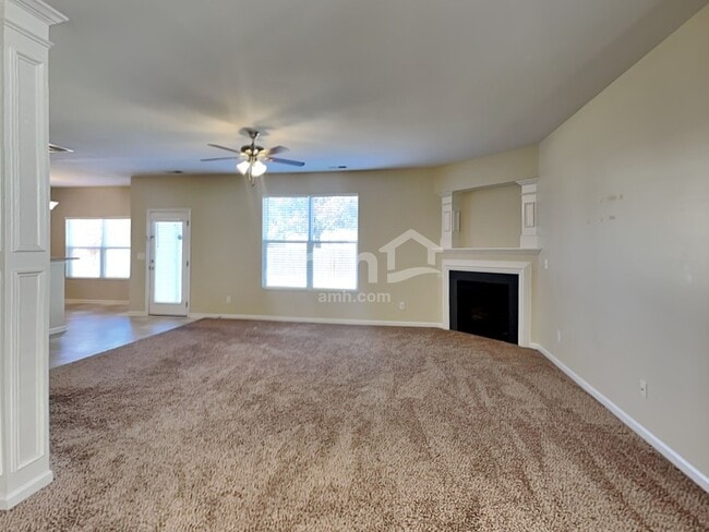 Photo - 511 Lindsborg Trl