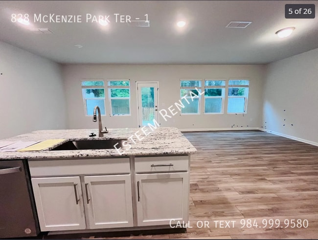 Photo - 838 McKenzie Pk Ter