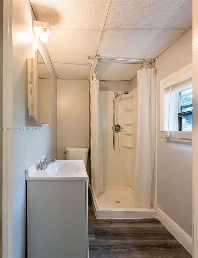 Photo - 327 SW 20th St Unit 3