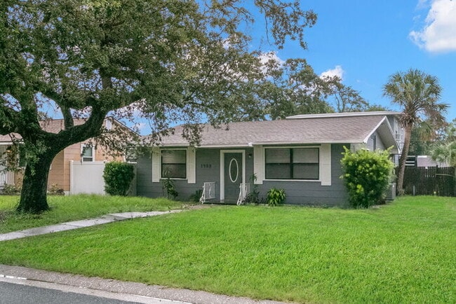 Photo - NEWLY RENOVATED Home For Rent in St Petersburg!