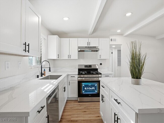 Photo - 608 Stanford St