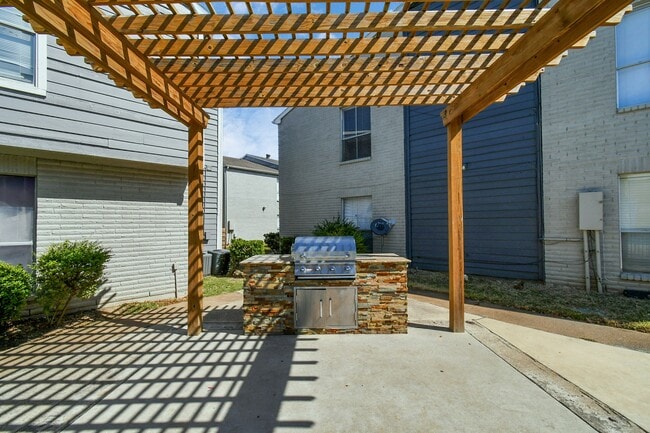 Building Photo - 12211 Fondren Rd Unit 310 Rental